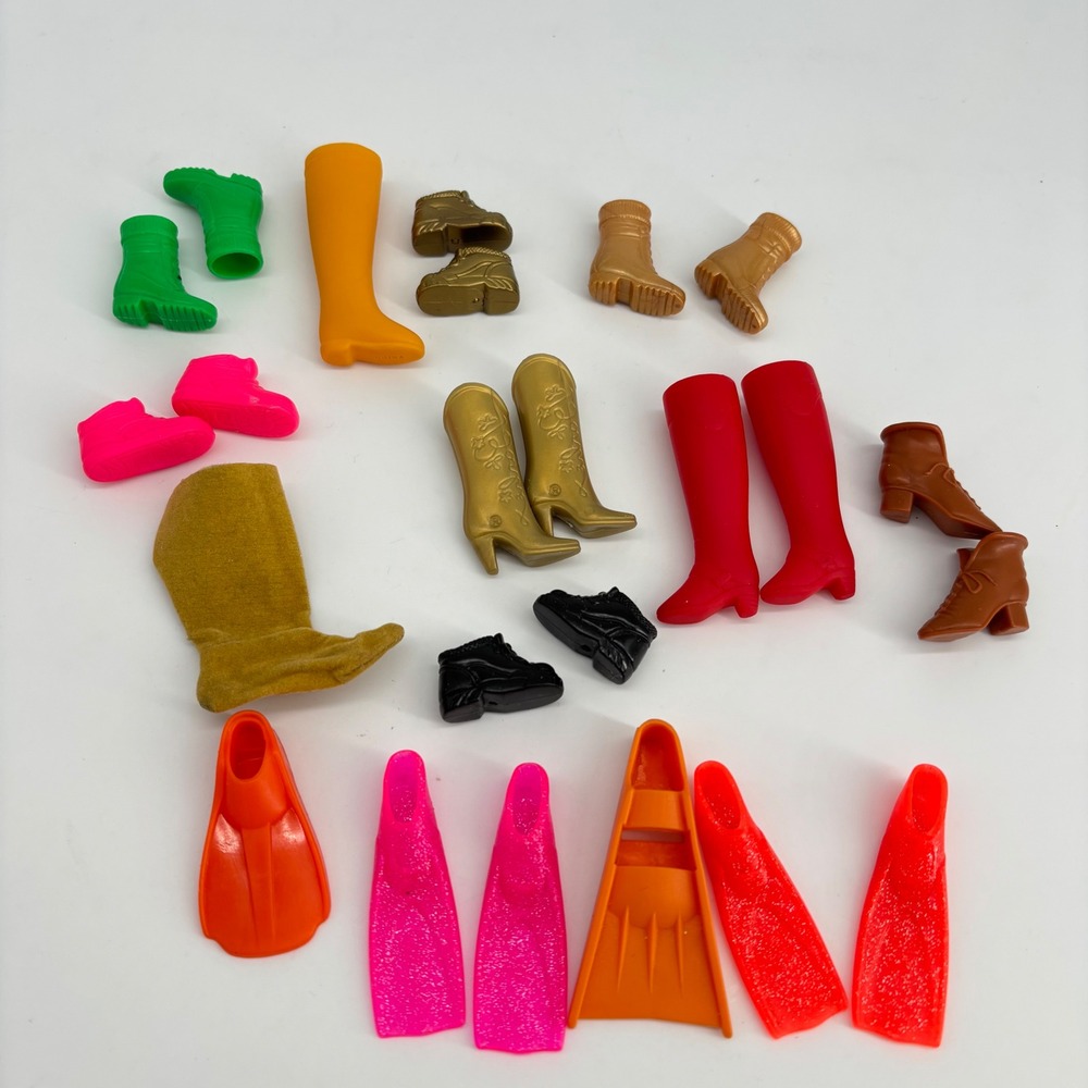 VTG Barbie Mixed Lot Fashion Doll Shoes Boots Flippers Accessories Pink Gold Red